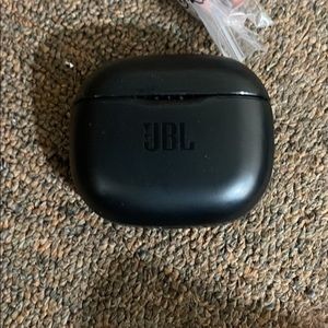 Selling a black jbl earbuds brand new